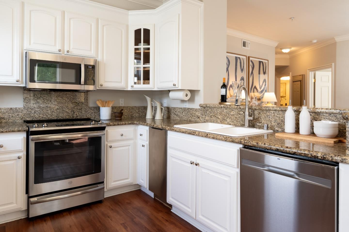 Detail Gallery Image 13 of 40 For 1237 Capuchino Ave #7,  Burlingame,  CA 94010 - 2 Beds | 2 Baths