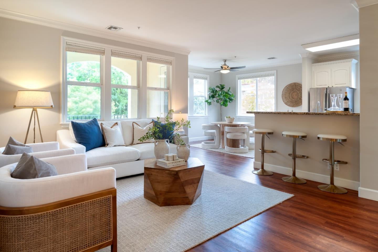 Detail Gallery Image 2 of 40 For 1237 Capuchino Ave #7,  Burlingame,  CA 94010 - 2 Beds | 2 Baths