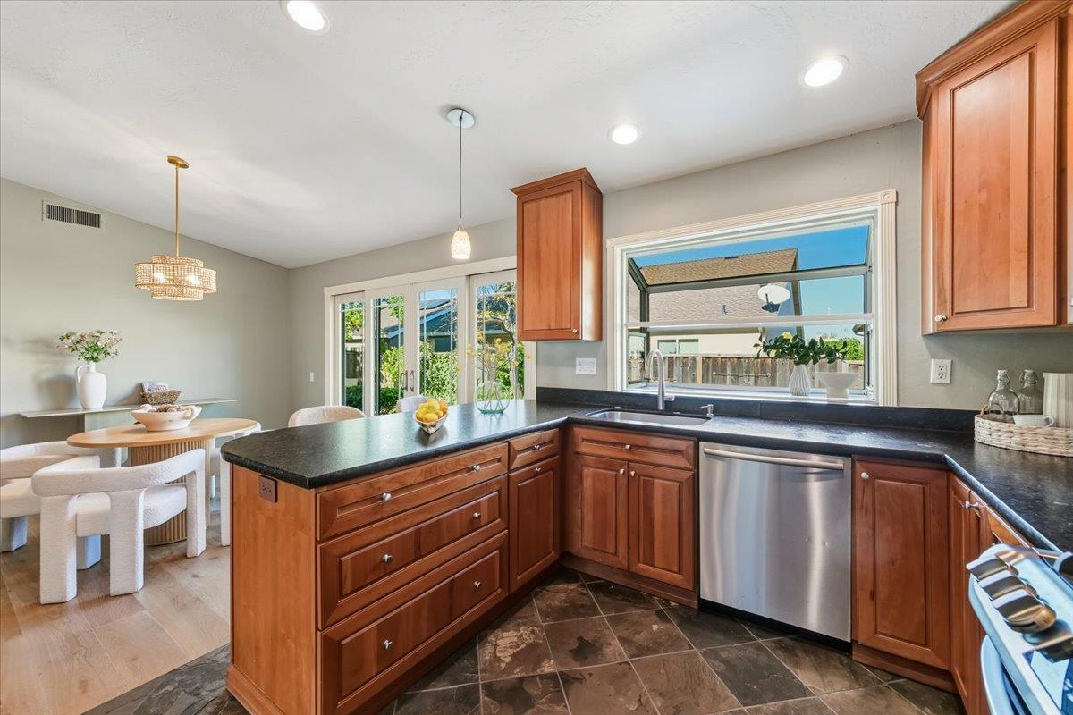 Detail Gallery Image 24 of 64 For 917 Laguna Cir, Foster City,  CA 94404 - 4 Beds | 2 Baths