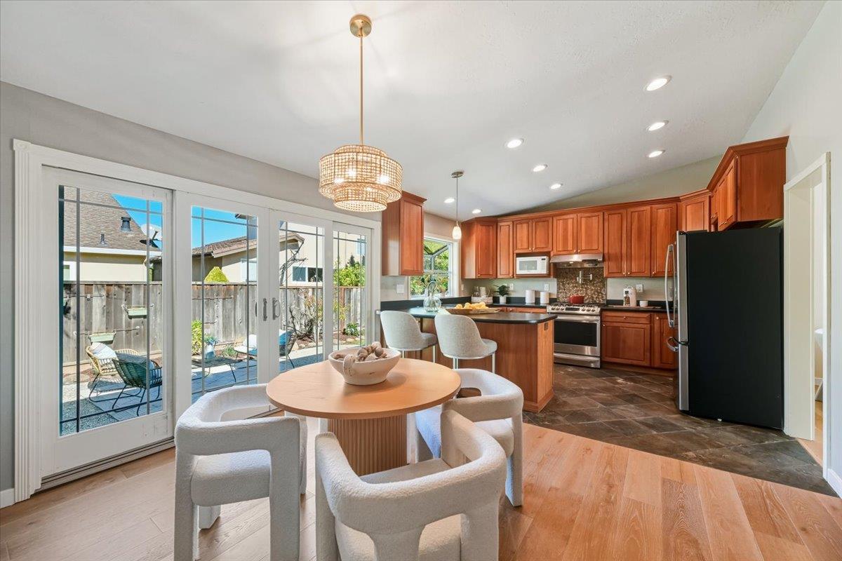 Detail Gallery Image 34 of 64 For 917 Laguna Cir, Foster City,  CA 94404 - 4 Beds | 2 Baths