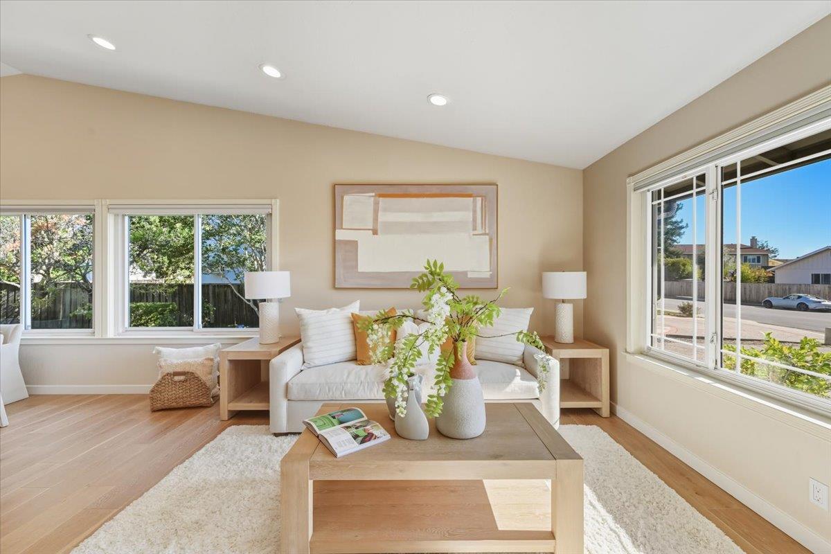 Detail Gallery Image 9 of 64 For 917 Laguna Cir, Foster City,  CA 94404 - 4 Beds | 2 Baths