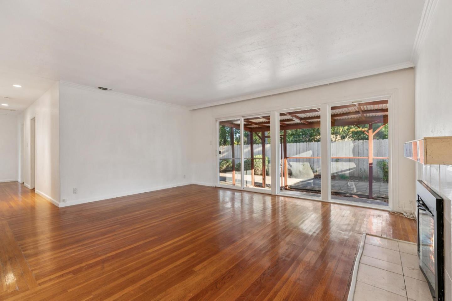 Detail Gallery Image 4 of 21 For 3107 Windsor Pl, Concord,  CA 94518 - 3 Beds | 2 Baths