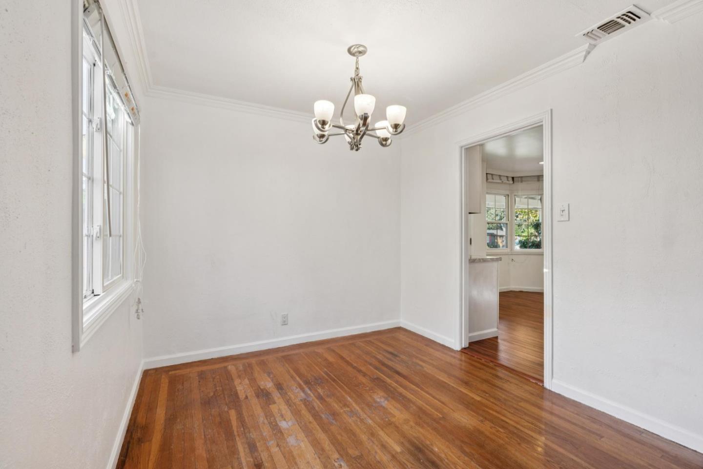 Detail Gallery Image 7 of 21 For 3107 Windsor Pl, Concord,  CA 94518 - 3 Beds | 2 Baths