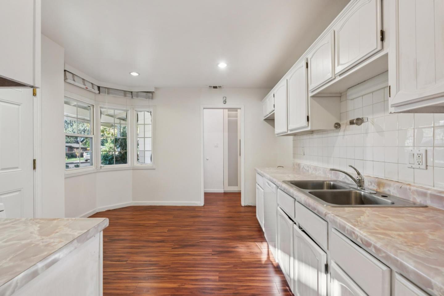 Detail Gallery Image 8 of 21 For 3107 Windsor Pl, Concord,  CA 94518 - 3 Beds | 2 Baths