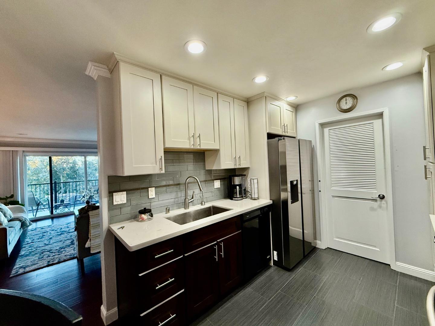 Detail Gallery Image 13 of 34 For 1031 Cherry Ave #20,  San Bruno,  CA 94066 - 2 Beds | 2 Baths