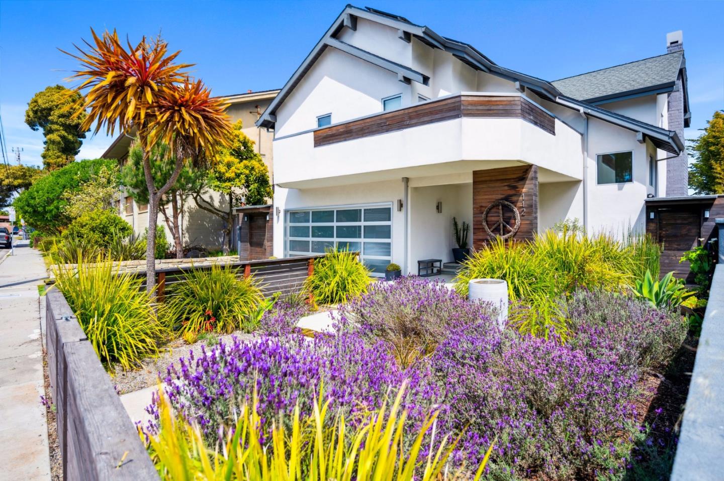 Detail Gallery Image 1 of 45 For 112 Eucalyptus Ave, Santa Cruz,  CA 95060 - 3 Beds | 2/1 Baths