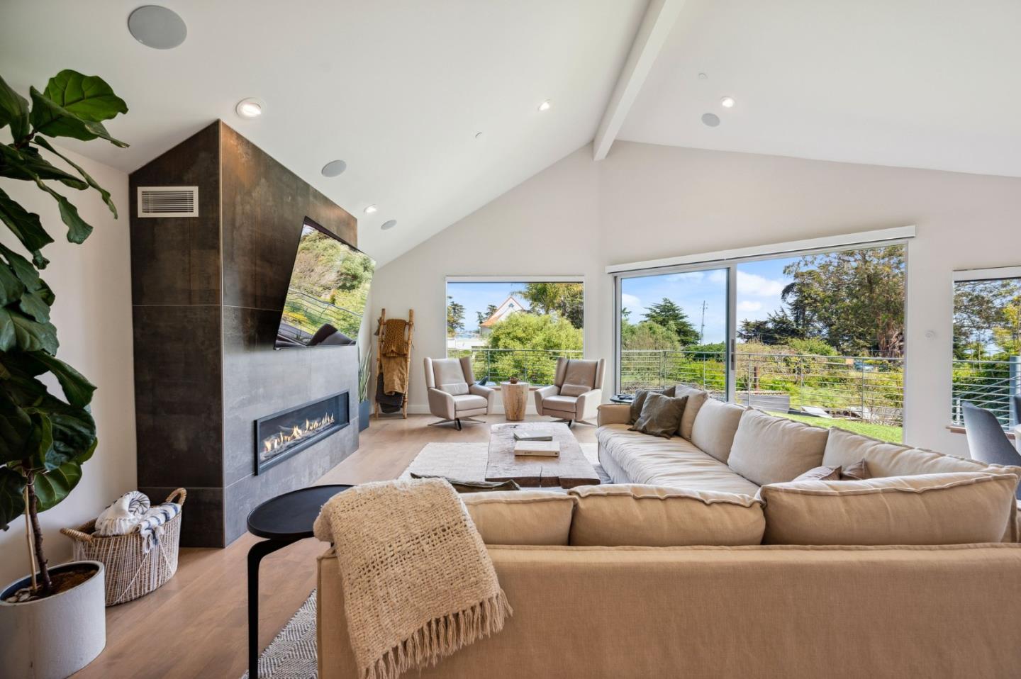 Detail Gallery Image 11 of 45 For 112 Eucalyptus Ave, Santa Cruz,  CA 95060 - 3 Beds | 2/1 Baths