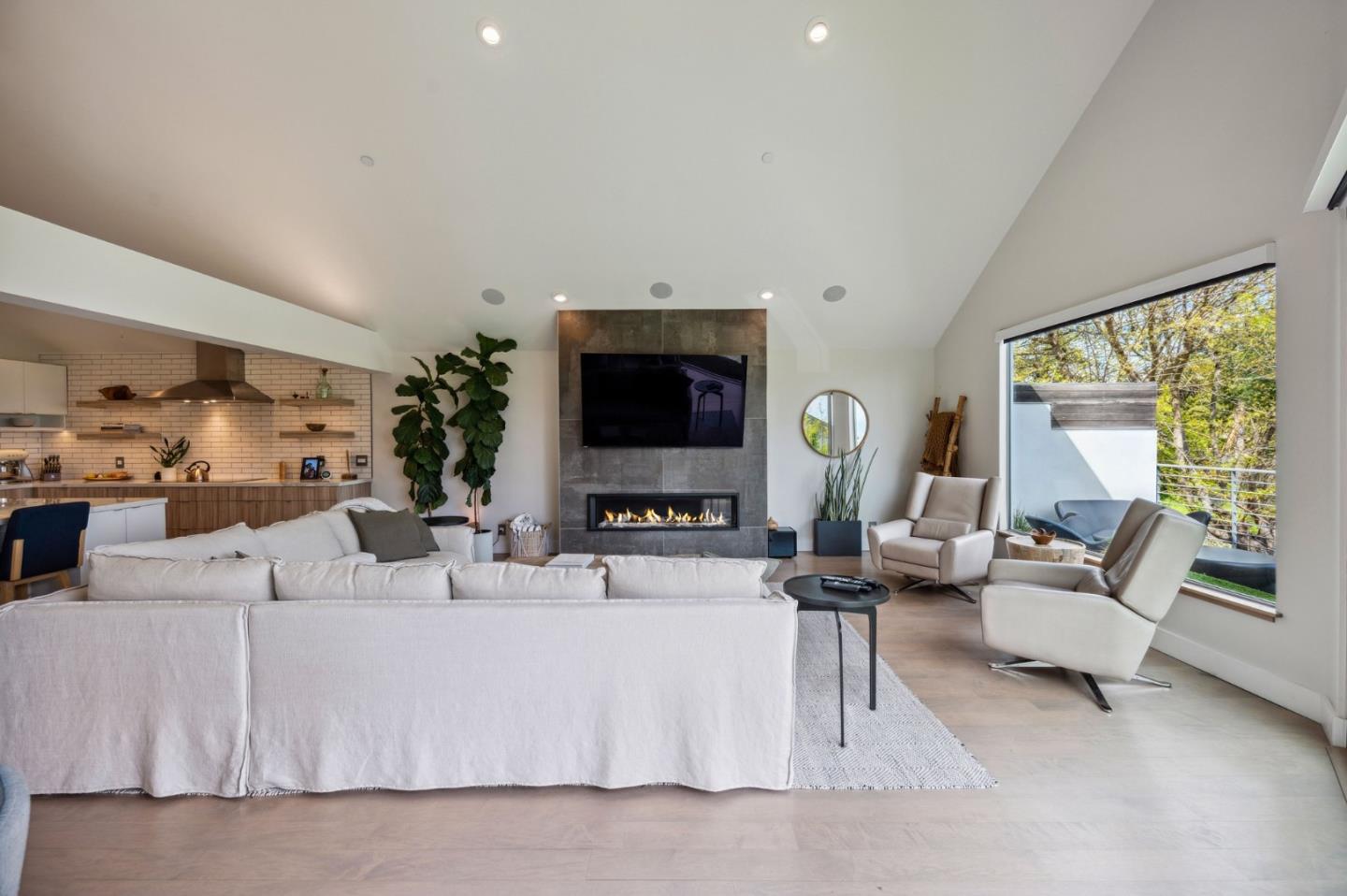 Detail Gallery Image 12 of 45 For 112 Eucalyptus Ave, Santa Cruz,  CA 95060 - 3 Beds | 2/1 Baths