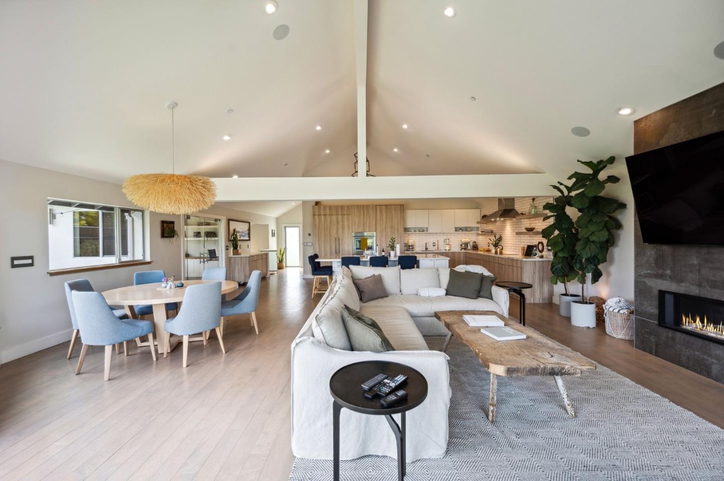 Detail Gallery Image 13 of 45 For 112 Eucalyptus Ave, Santa Cruz,  CA 95060 - 3 Beds | 2/1 Baths