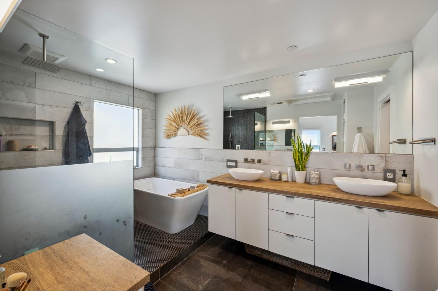 Detail Gallery Image 22 of 45 For 112 Eucalyptus Ave, Santa Cruz,  CA 95060 - 3 Beds | 2/1 Baths