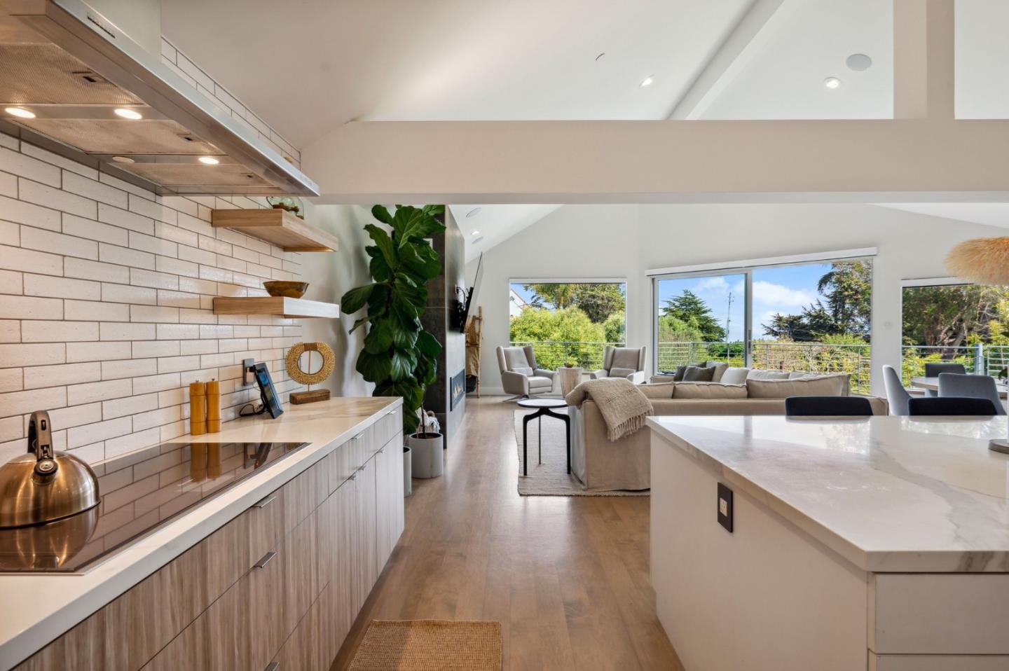 Detail Gallery Image 6 of 45 For 112 Eucalyptus Ave, Santa Cruz,  CA 95060 - 3 Beds | 2/1 Baths