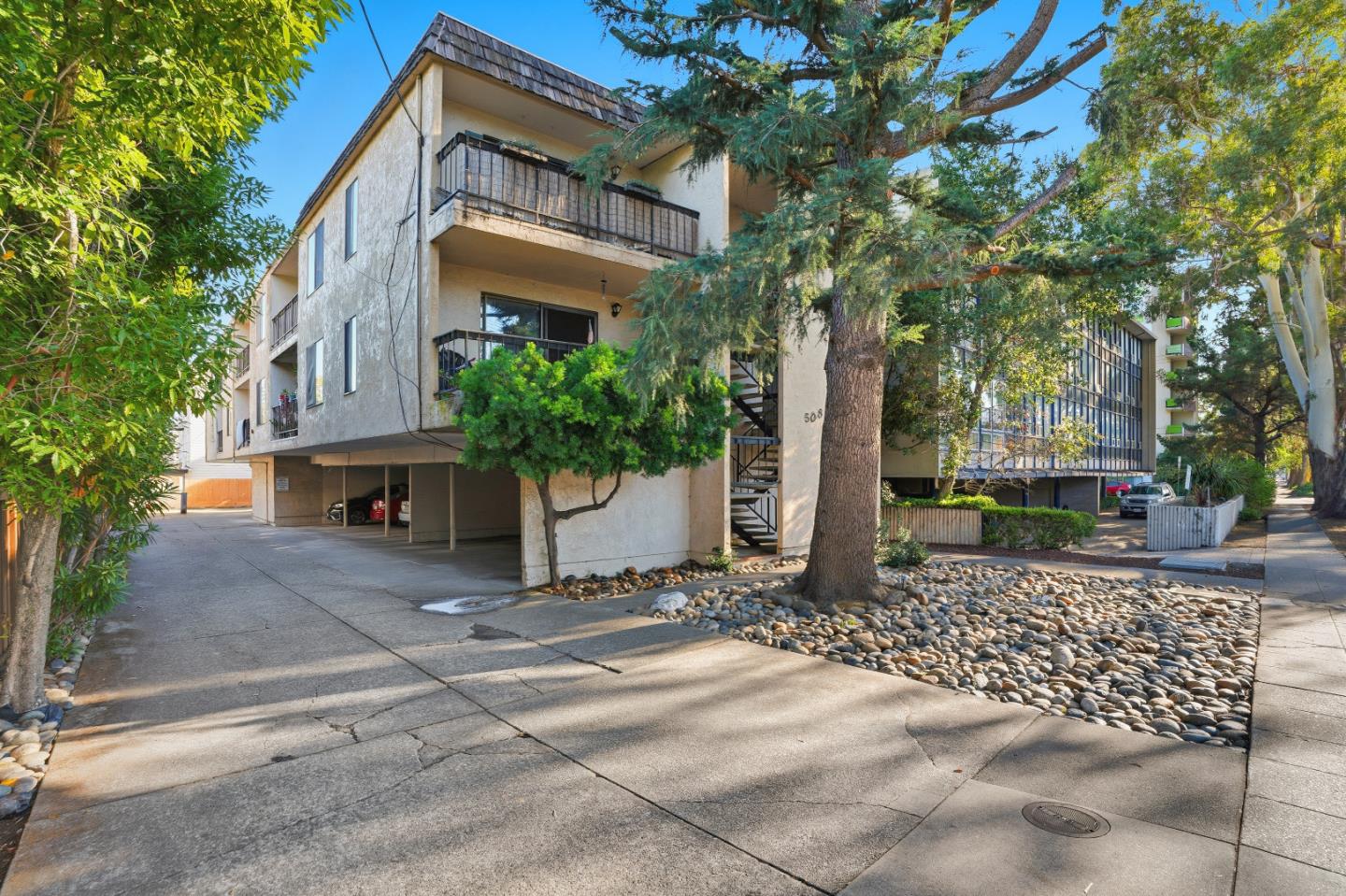 Detail Gallery Image 2 of 13 For 508 El Camino Real, Burlingame,  CA 94010 - – Beds | – Baths