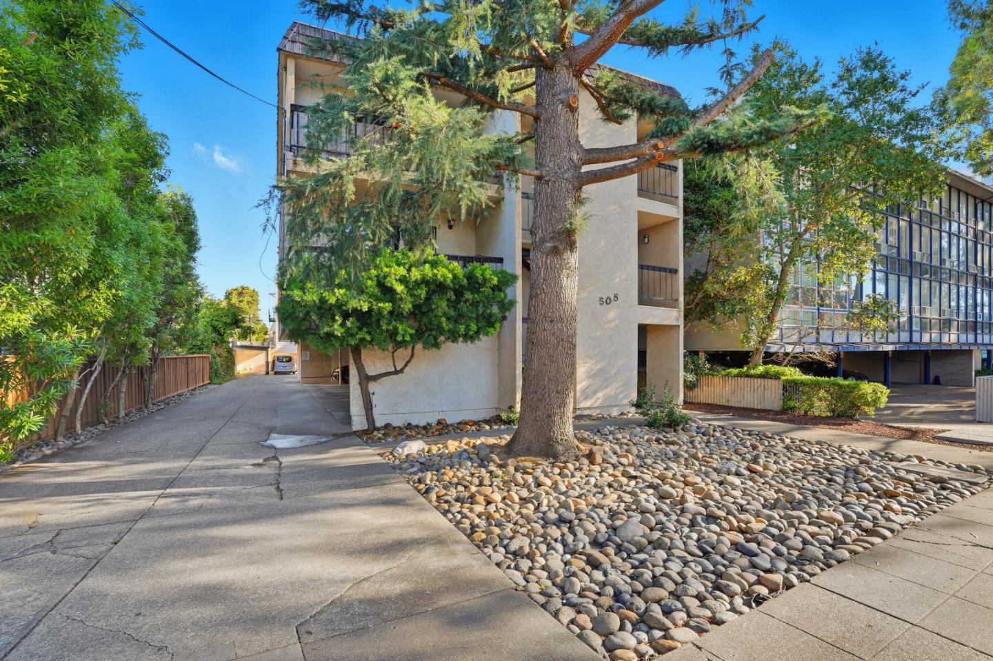 Detail Gallery Image 3 of 13 For 508 El Camino Real, Burlingame,  CA 94010 - – Beds | – Baths