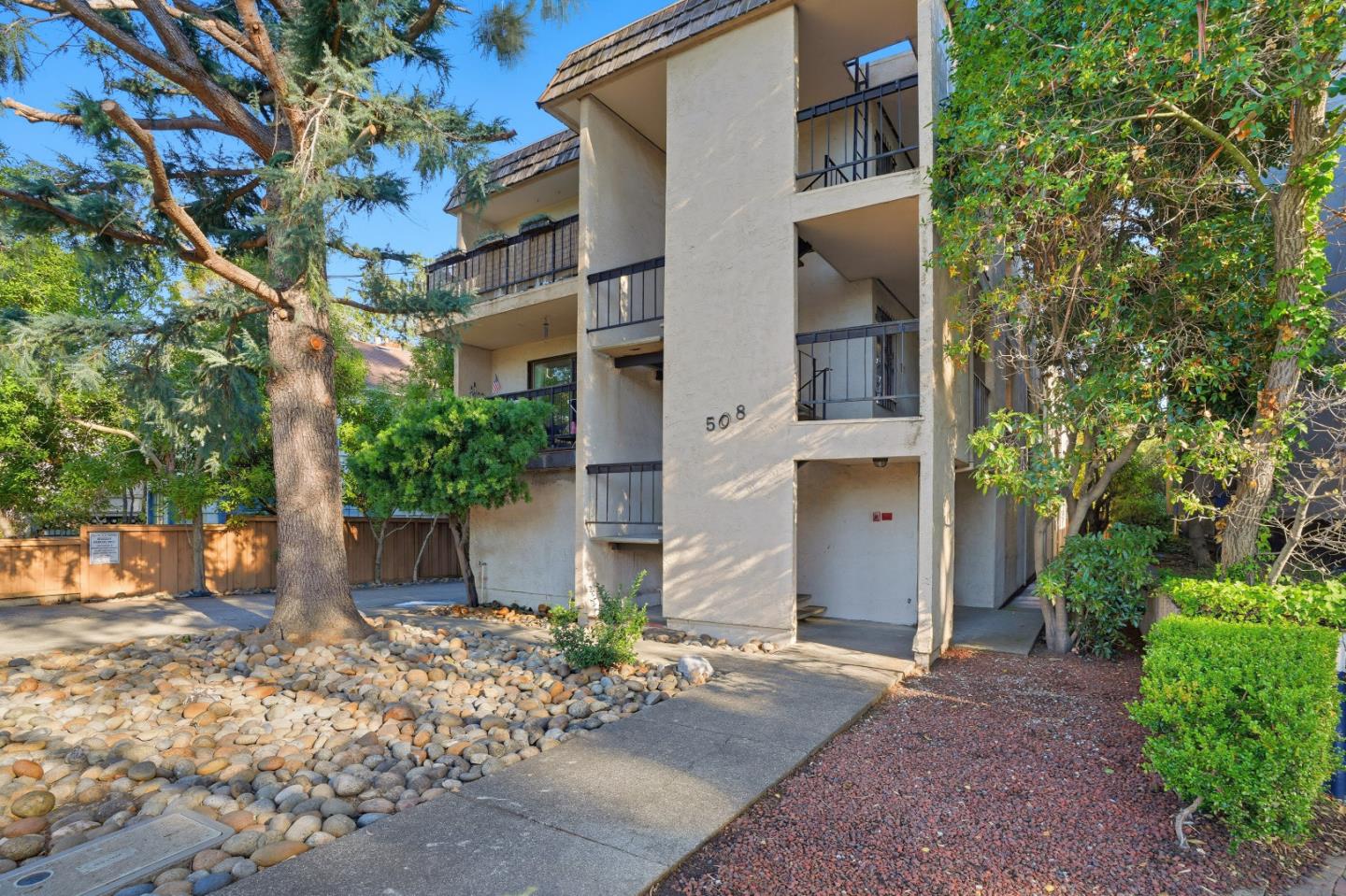 Detail Gallery Image 4 of 13 For 508 El Camino Real, Burlingame,  CA 94010 - – Beds | – Baths