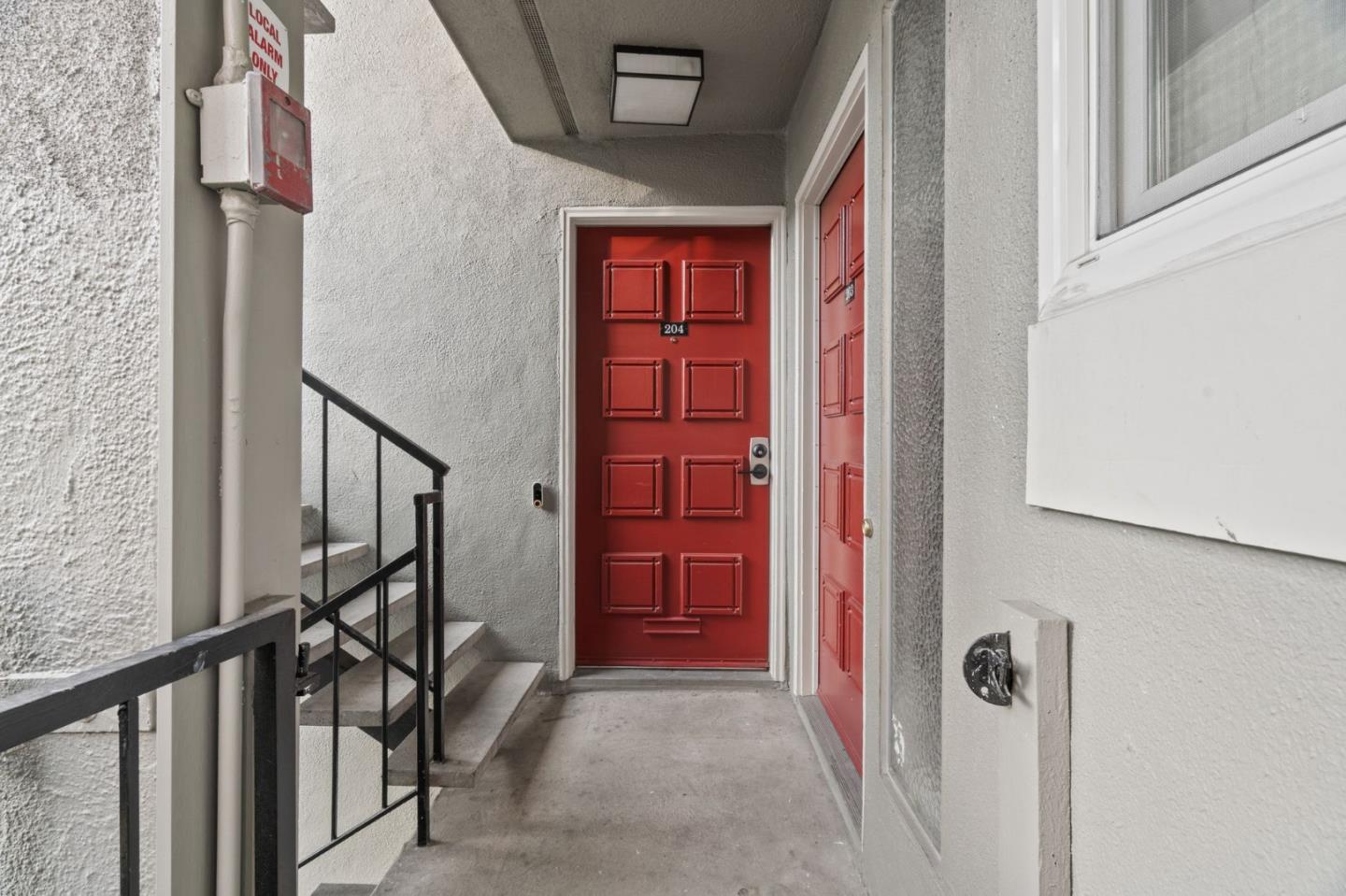 Detail Gallery Image 2 of 32 For 4000 Farm Hill Blvd #204,  Redwood City,  CA 94061 - 3 Beds | 2 Baths