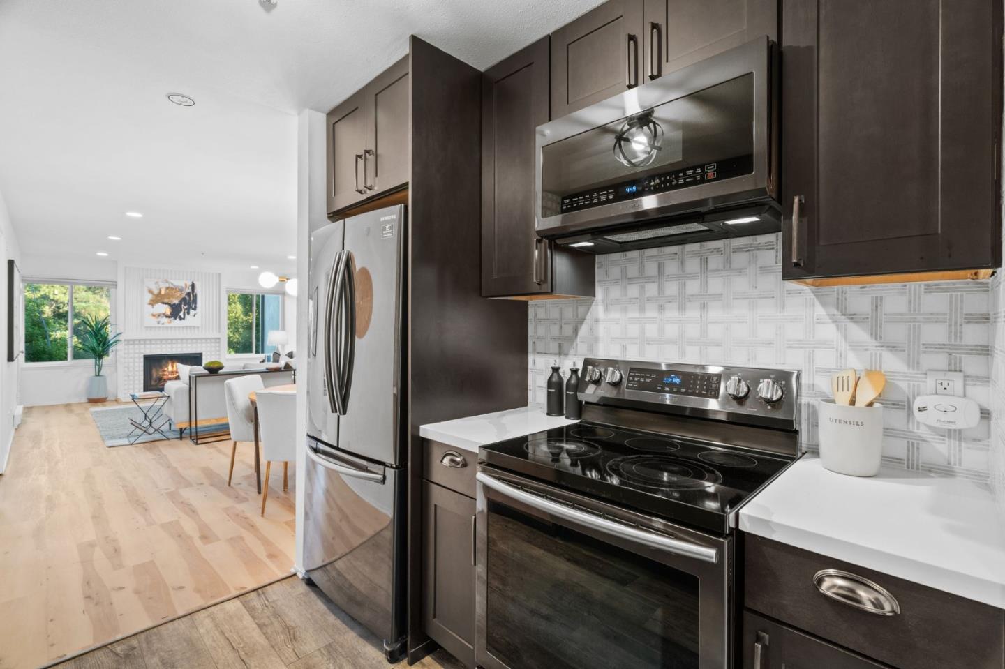 Detail Gallery Image 9 of 32 For 4000 Farm Hill Blvd #204,  Redwood City,  CA 94061 - 3 Beds | 2 Baths