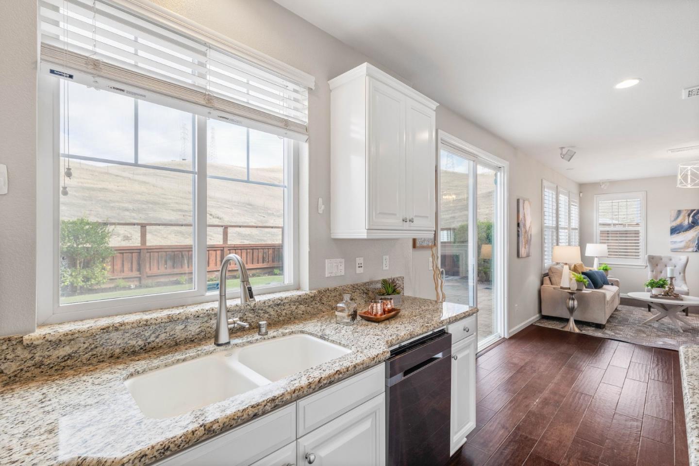 Detail Gallery Image 4 of 26 For 7260 Clear Vista Ct, San Jose,  CA 95138 - 4 Beds | 2/1 Baths