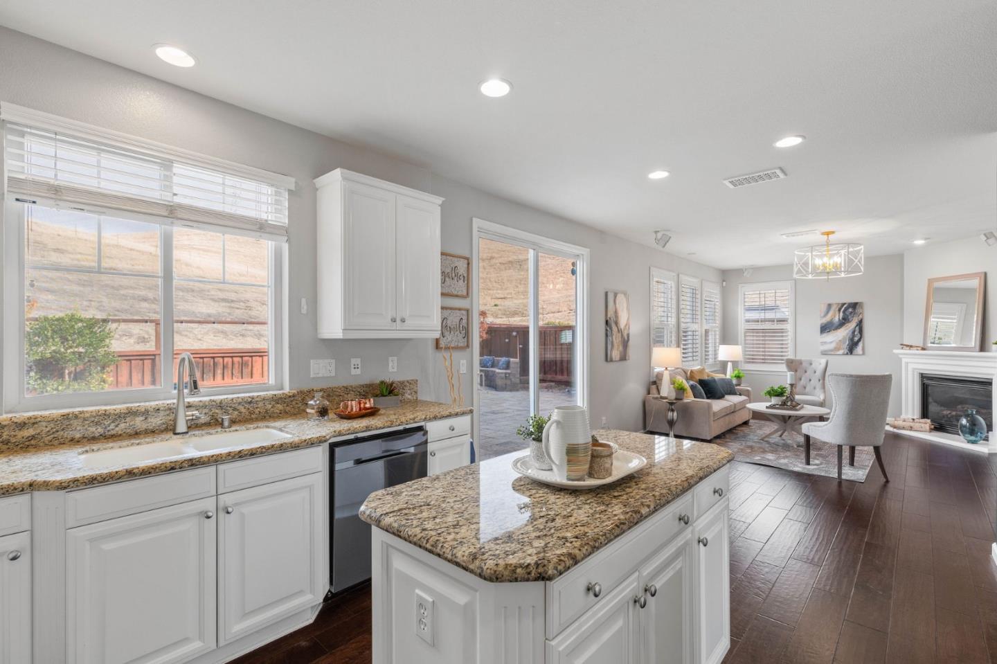 Detail Gallery Image 6 of 26 For 7260 Clear Vista Ct, San Jose,  CA 95138 - 4 Beds | 2/1 Baths