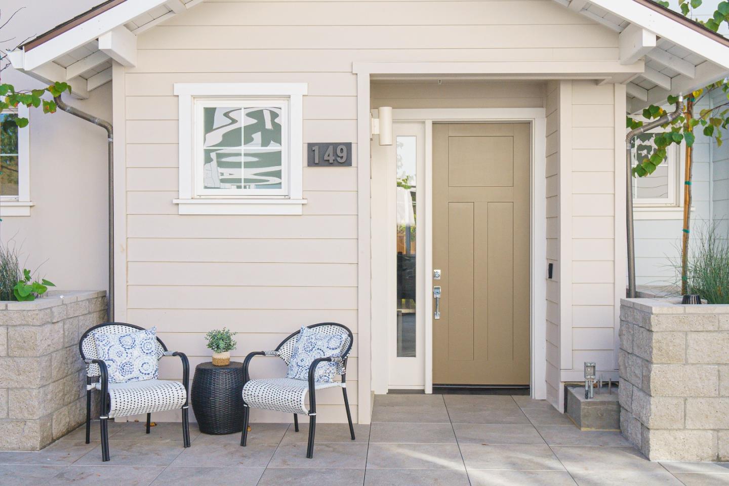 Detail Gallery Image 4 of 21 For 149 Flynn Ave, Mountain View,  CA 94043 - 3 Beds | 3/1 Baths