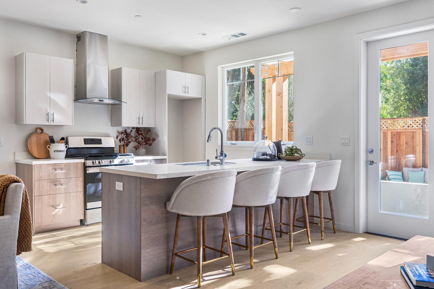 Detail Gallery Image 8 of 21 For 149 Flynn Ave, Mountain View,  CA 94043 - 3 Beds | 3/1 Baths