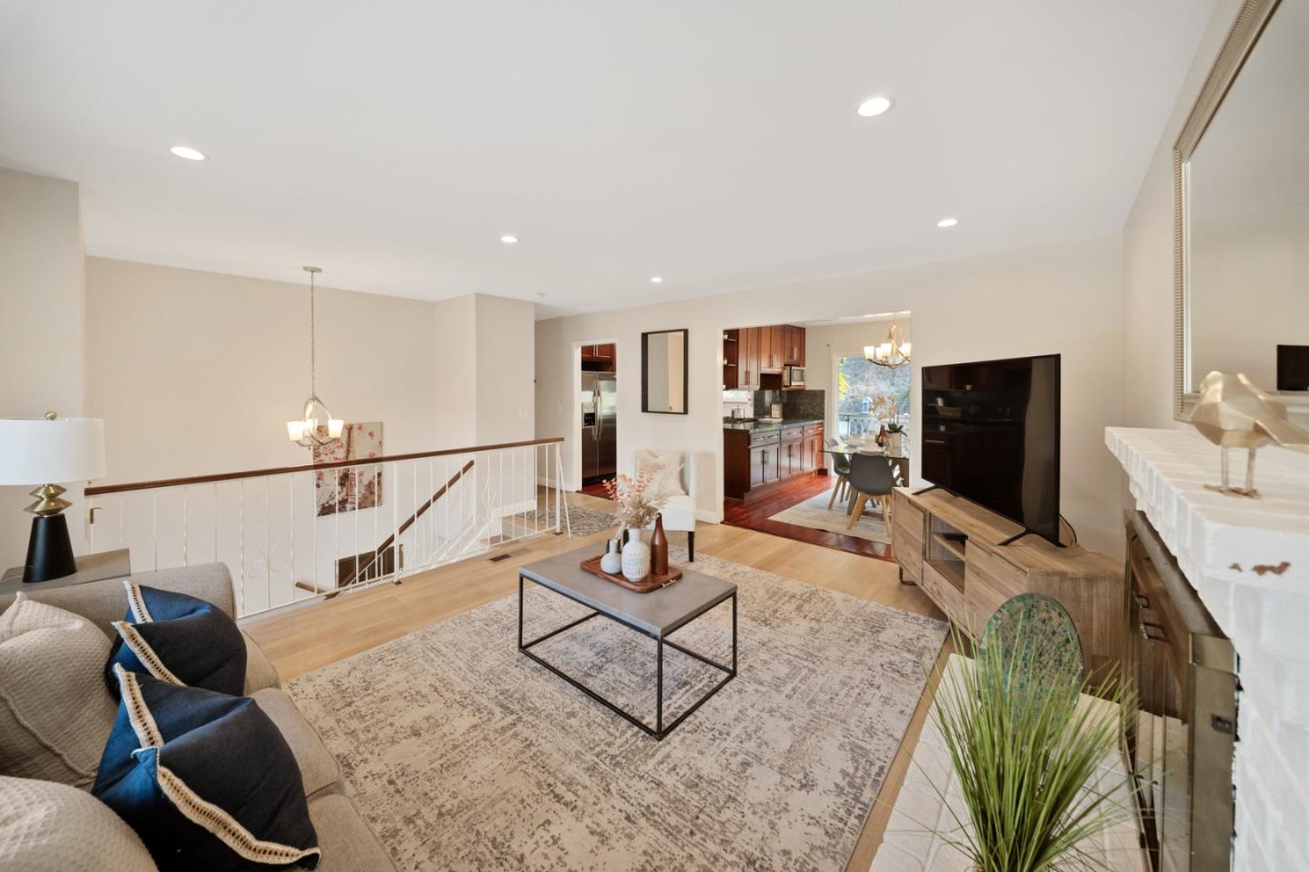 Detail Gallery Image 13 of 52 For 1331 Aspen Dr, Pacifica,  CA 94044 - 5 Beds | 3 Baths