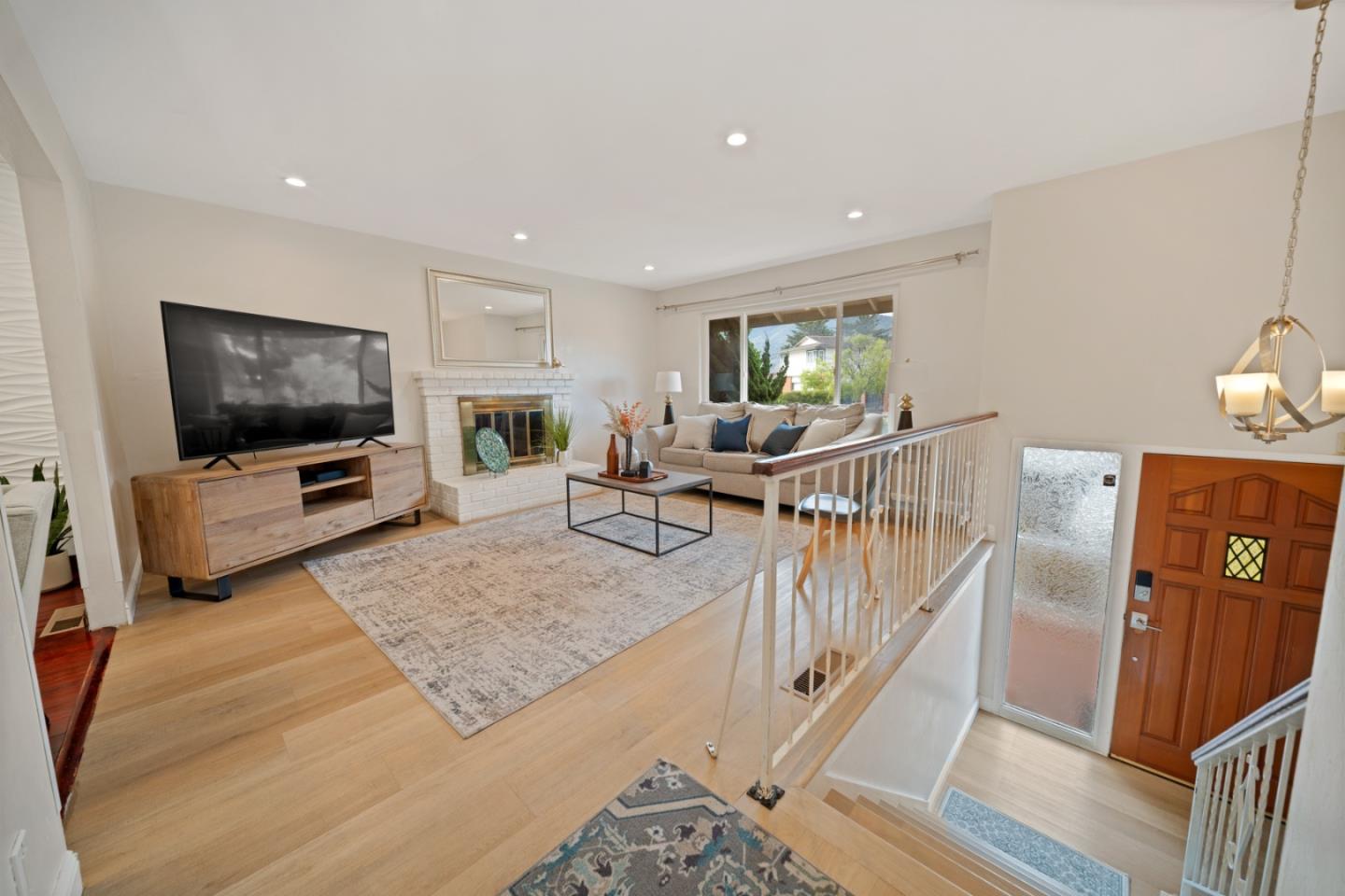 Detail Gallery Image 14 of 52 For 1331 Aspen Dr, Pacifica,  CA 94044 - 5 Beds | 3 Baths