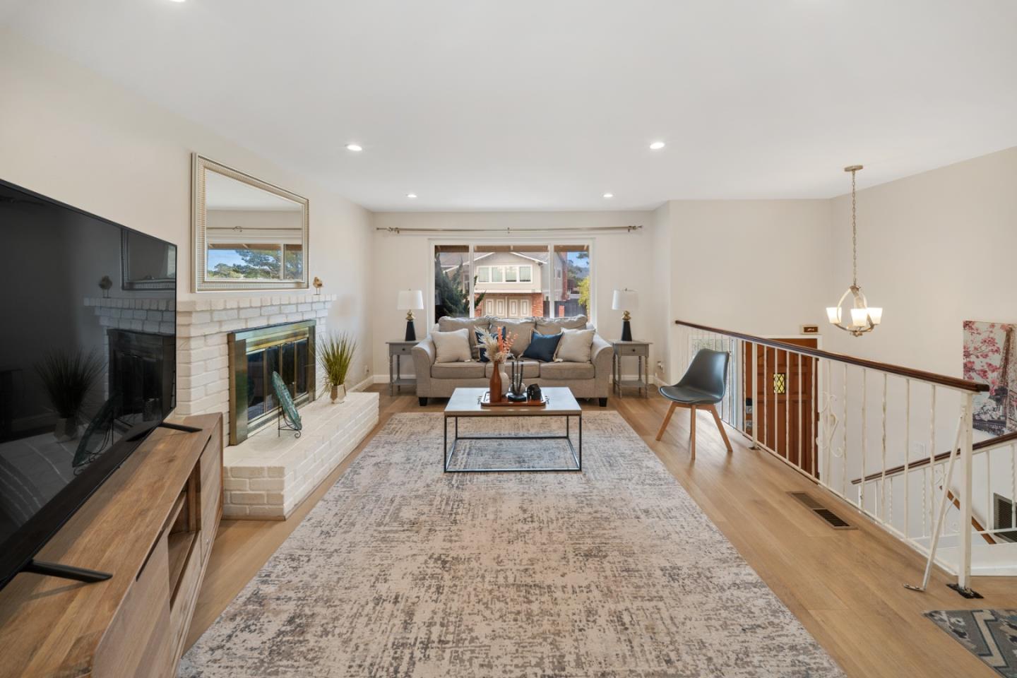 Detail Gallery Image 15 of 52 For 1331 Aspen Dr, Pacifica,  CA 94044 - 5 Beds | 3 Baths