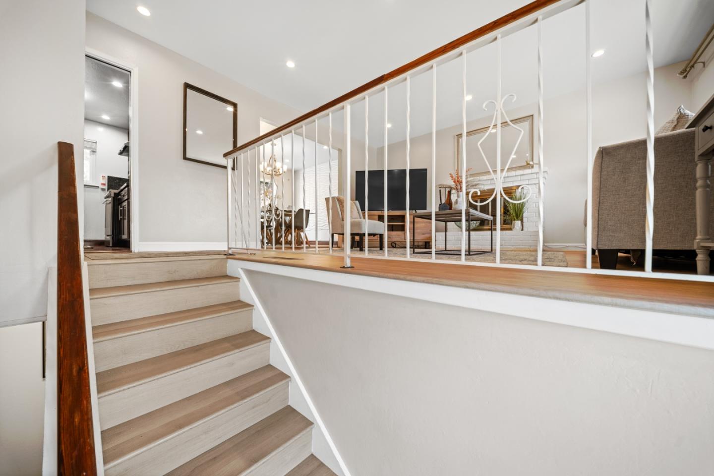 Detail Gallery Image 22 of 52 For 1331 Aspen Dr, Pacifica,  CA 94044 - 5 Beds | 3 Baths