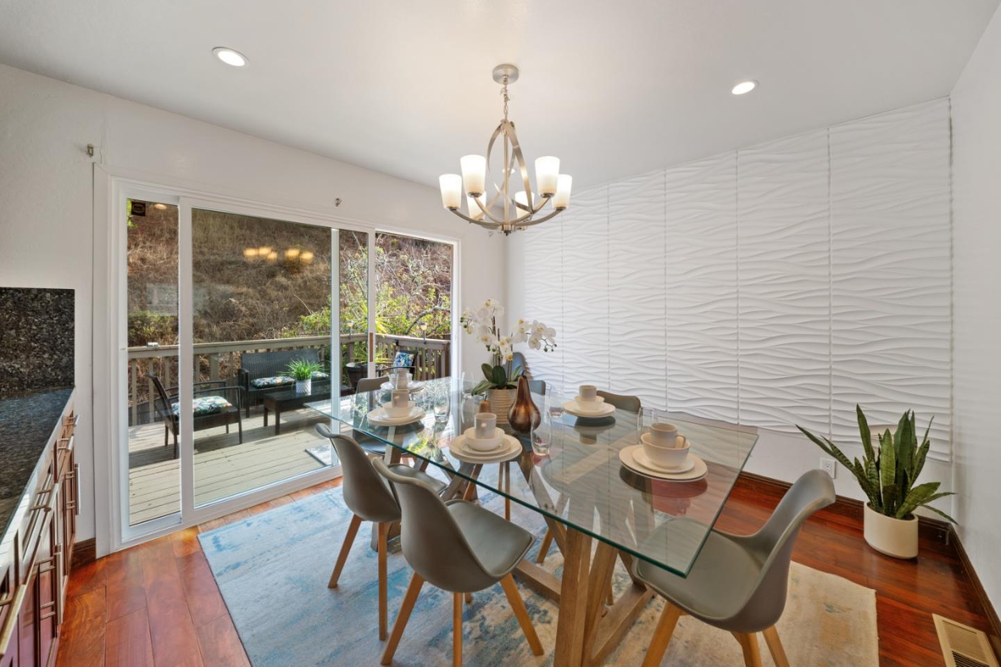 Detail Gallery Image 25 of 52 For 1331 Aspen Dr, Pacifica,  CA 94044 - 5 Beds | 3 Baths