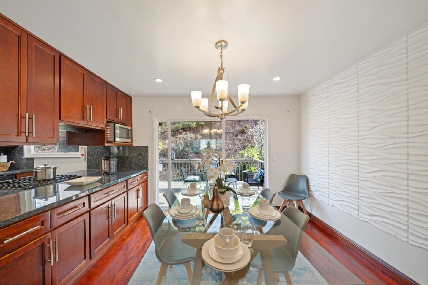 Detail Gallery Image 26 of 52 For 1331 Aspen Dr, Pacifica,  CA 94044 - 5 Beds | 3 Baths