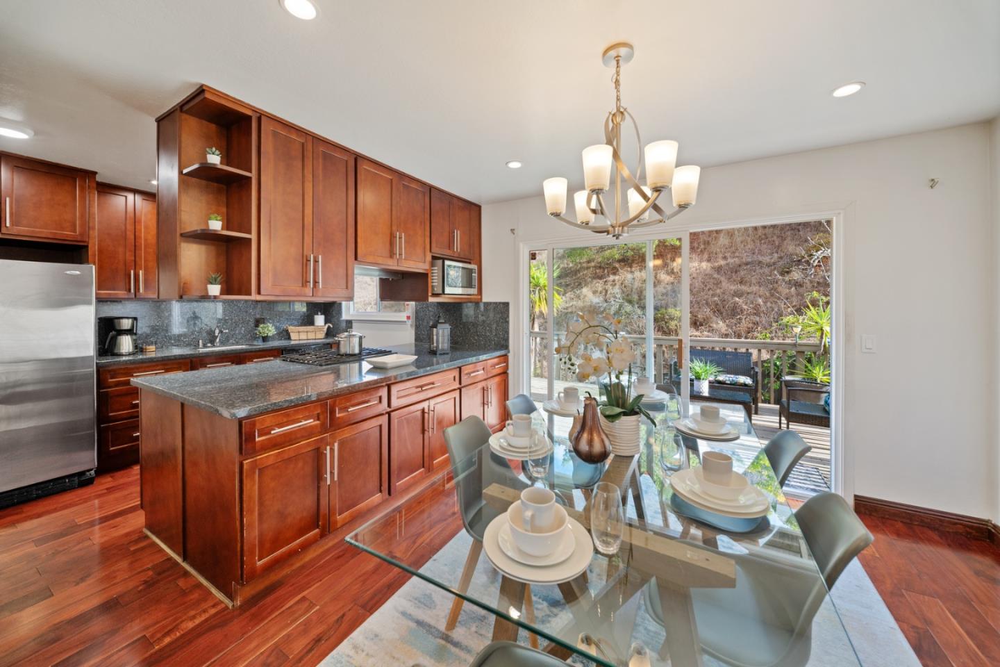 Detail Gallery Image 27 of 52 For 1331 Aspen Dr, Pacifica,  CA 94044 - 5 Beds | 3 Baths