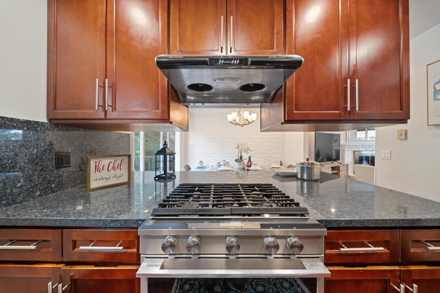 Detail Gallery Image 32 of 52 For 1331 Aspen Dr, Pacifica,  CA 94044 - 5 Beds | 3 Baths