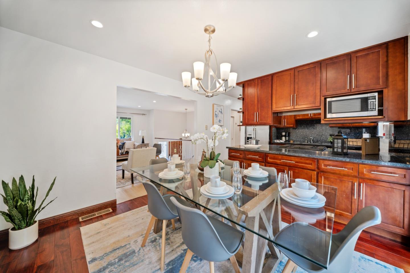 Detail Gallery Image 34 of 52 For 1331 Aspen Dr, Pacifica,  CA 94044 - 5 Beds | 3 Baths