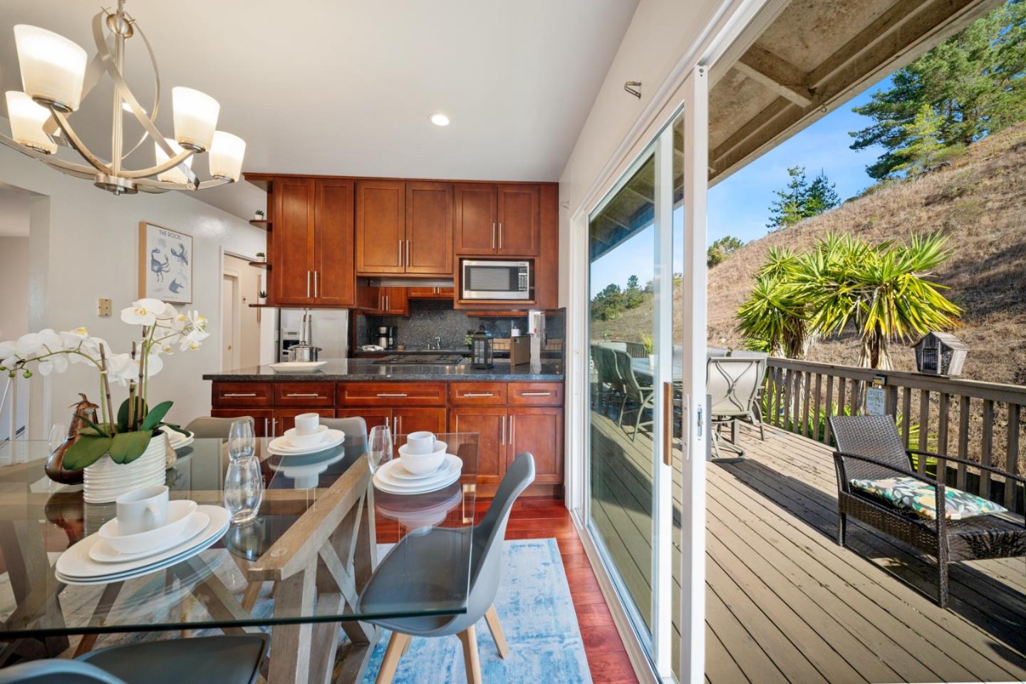 Detail Gallery Image 35 of 52 For 1331 Aspen Dr, Pacifica,  CA 94044 - 5 Beds | 3 Baths