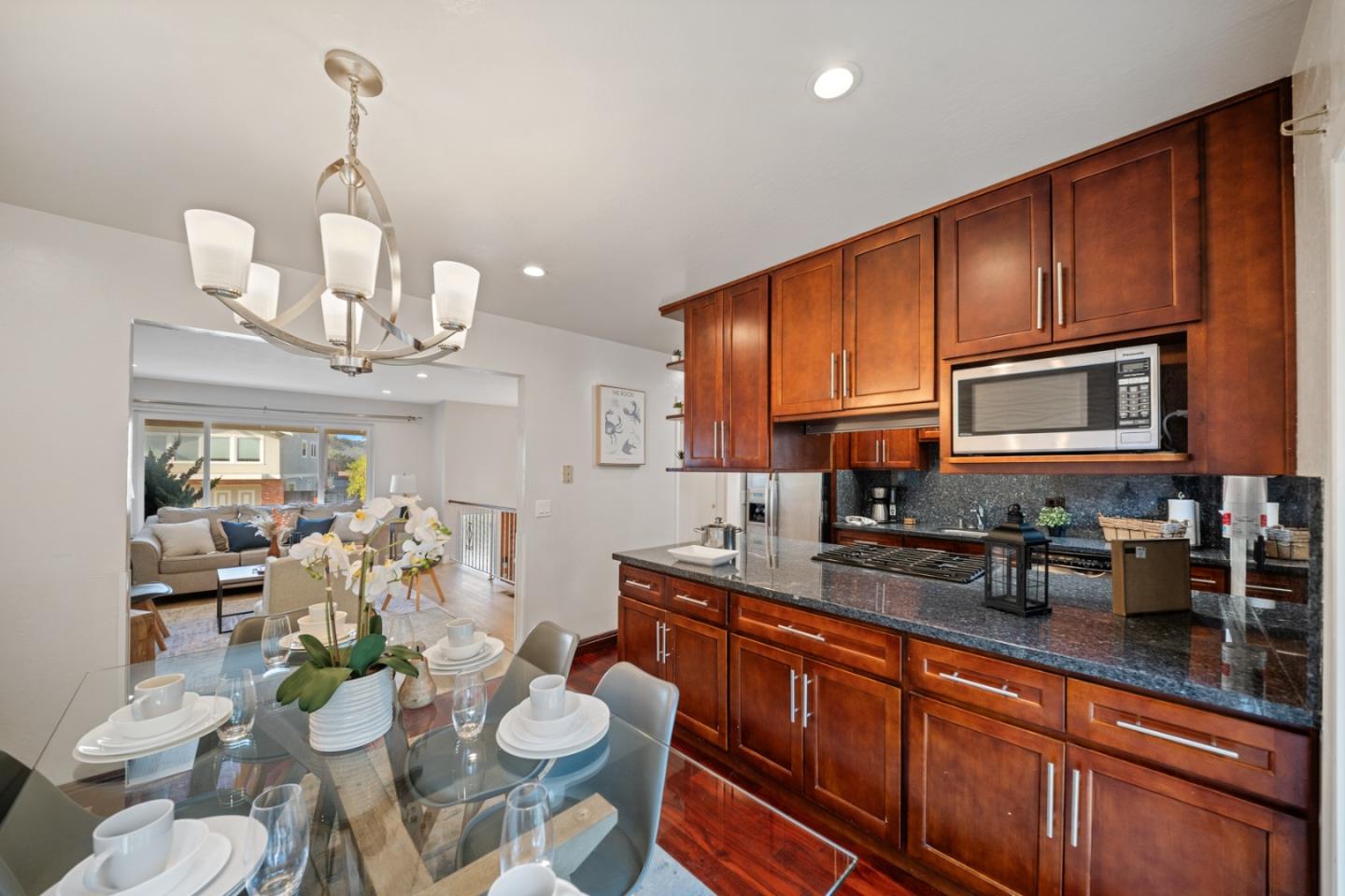 Detail Gallery Image 36 of 52 For 1331 Aspen Dr, Pacifica,  CA 94044 - 5 Beds | 3 Baths