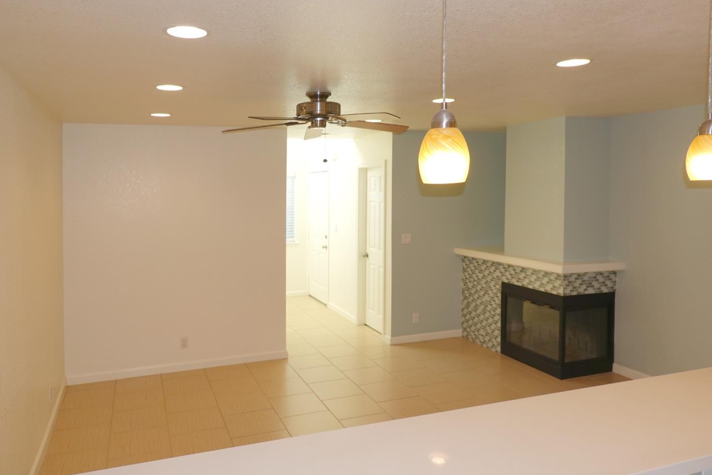 Detail Gallery Image 6 of 22 For 1013 Woodside Rd, Redwood City,  CA 94061 - 3 Beds | 2/1 Baths