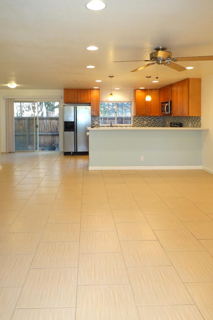 Detail Gallery Image 7 of 22 For 1013 Woodside Rd, Redwood City,  CA 94061 - 3 Beds | 2/1 Baths