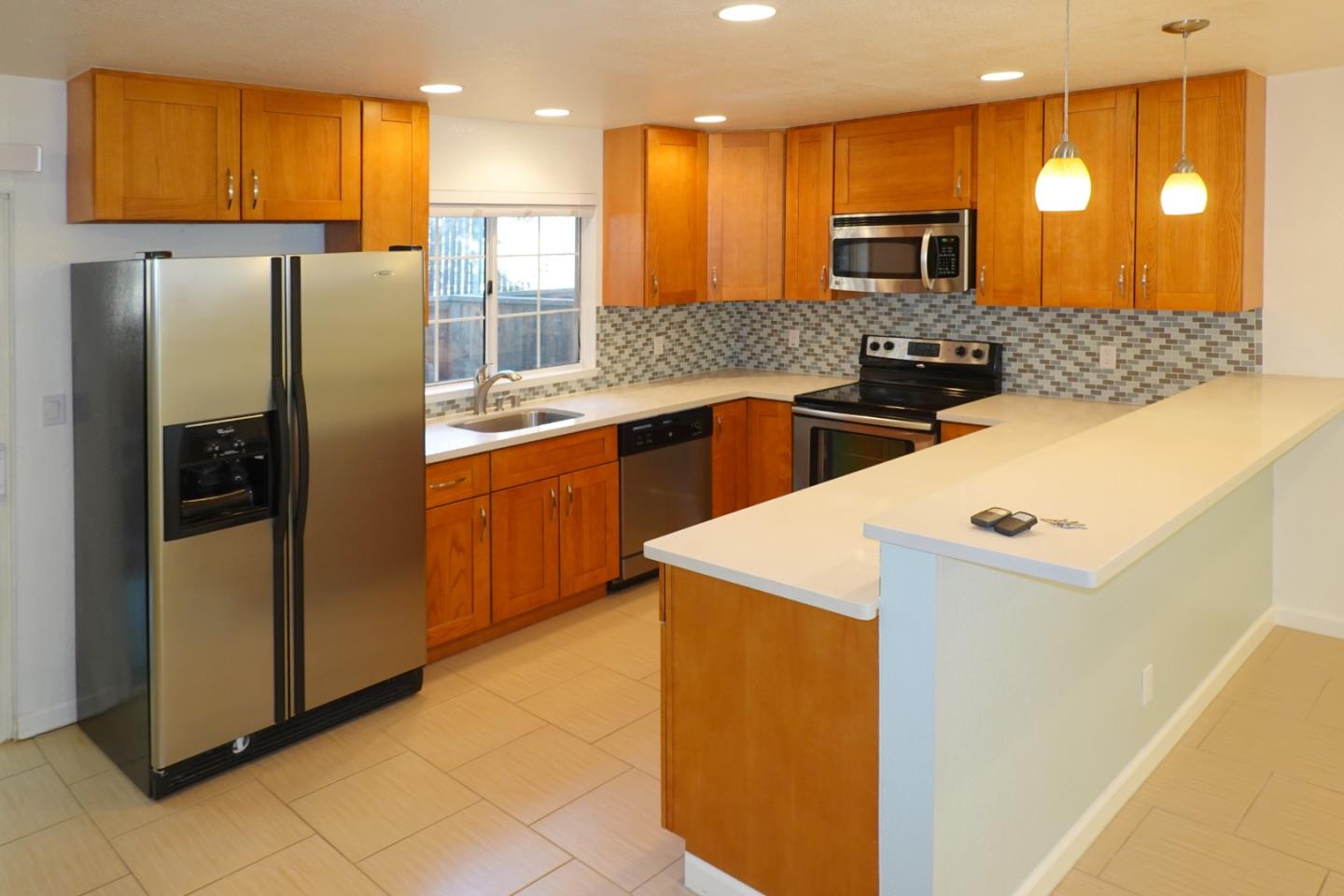 Detail Gallery Image 8 of 22 For 1013 Woodside Rd, Redwood City,  CA 94061 - 3 Beds | 2/1 Baths