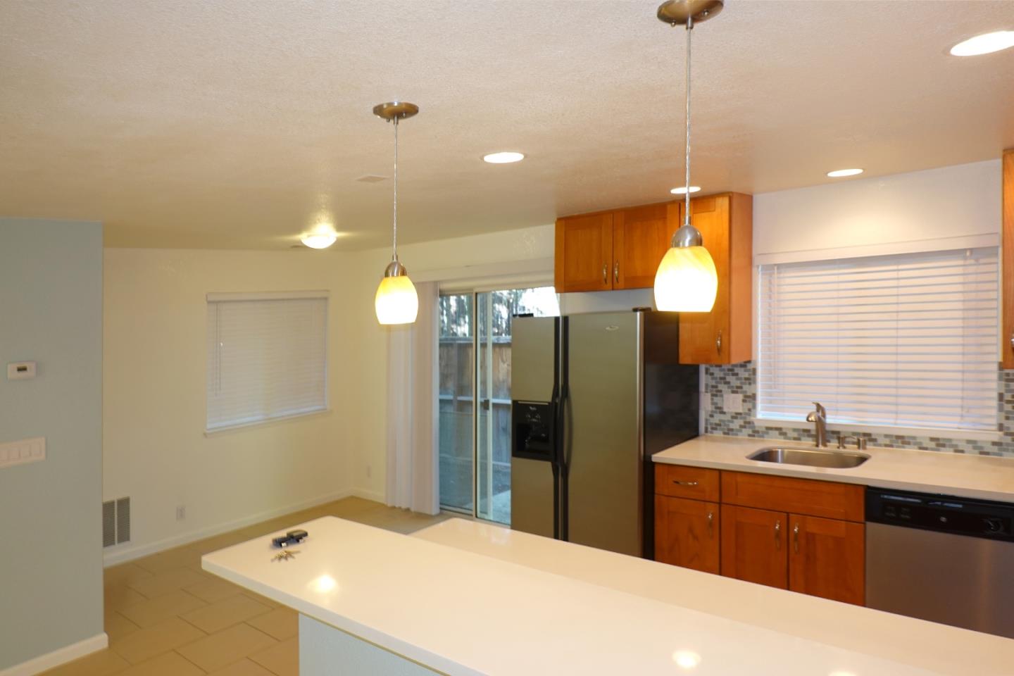 Detail Gallery Image 9 of 22 For 1013 Woodside Rd, Redwood City,  CA 94061 - 3 Beds | 2/1 Baths