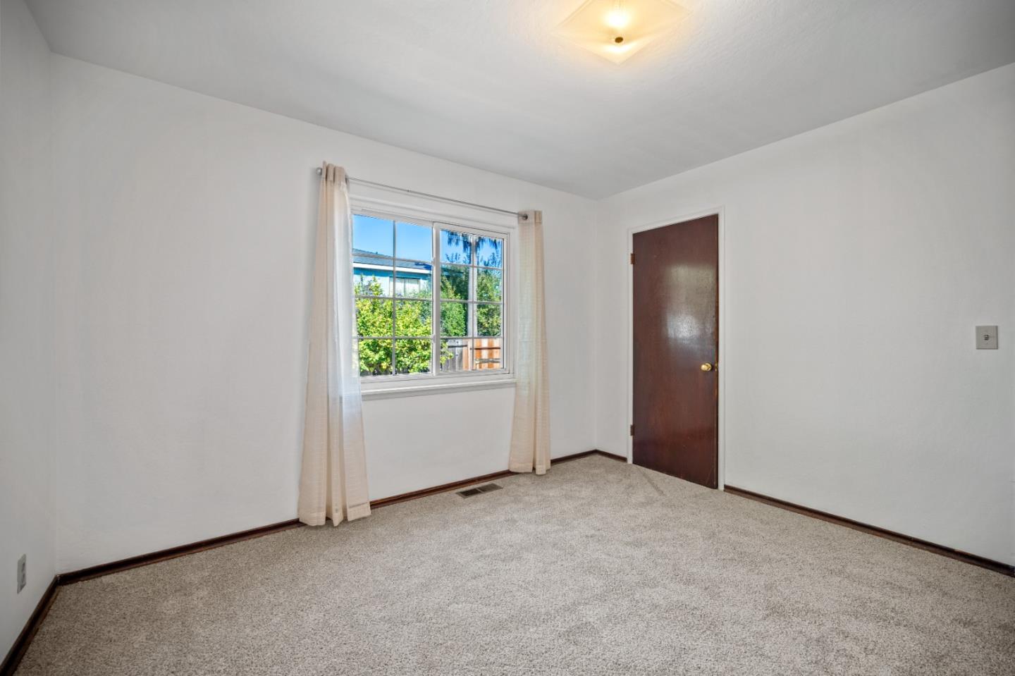 Detail Gallery Image 9 of 16 For 977 Trinity Ave, Seaside,  CA 93955 - 3 Beds | 1 Baths