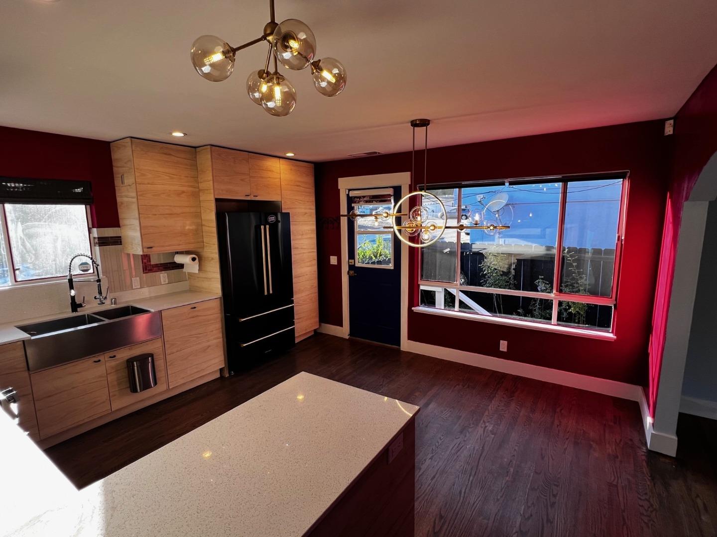 Detail Gallery Image 10 of 39 For 1157 Manzanita Dr, Pacifica,  CA 94044 - 4 Beds | 4 Baths