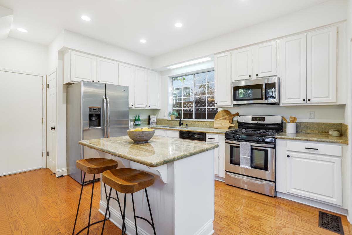 Detail Gallery Image 10 of 34 For 2360 De Varona Pl, Santa Clara,  CA 95050 - 4 Beds | 3 Baths