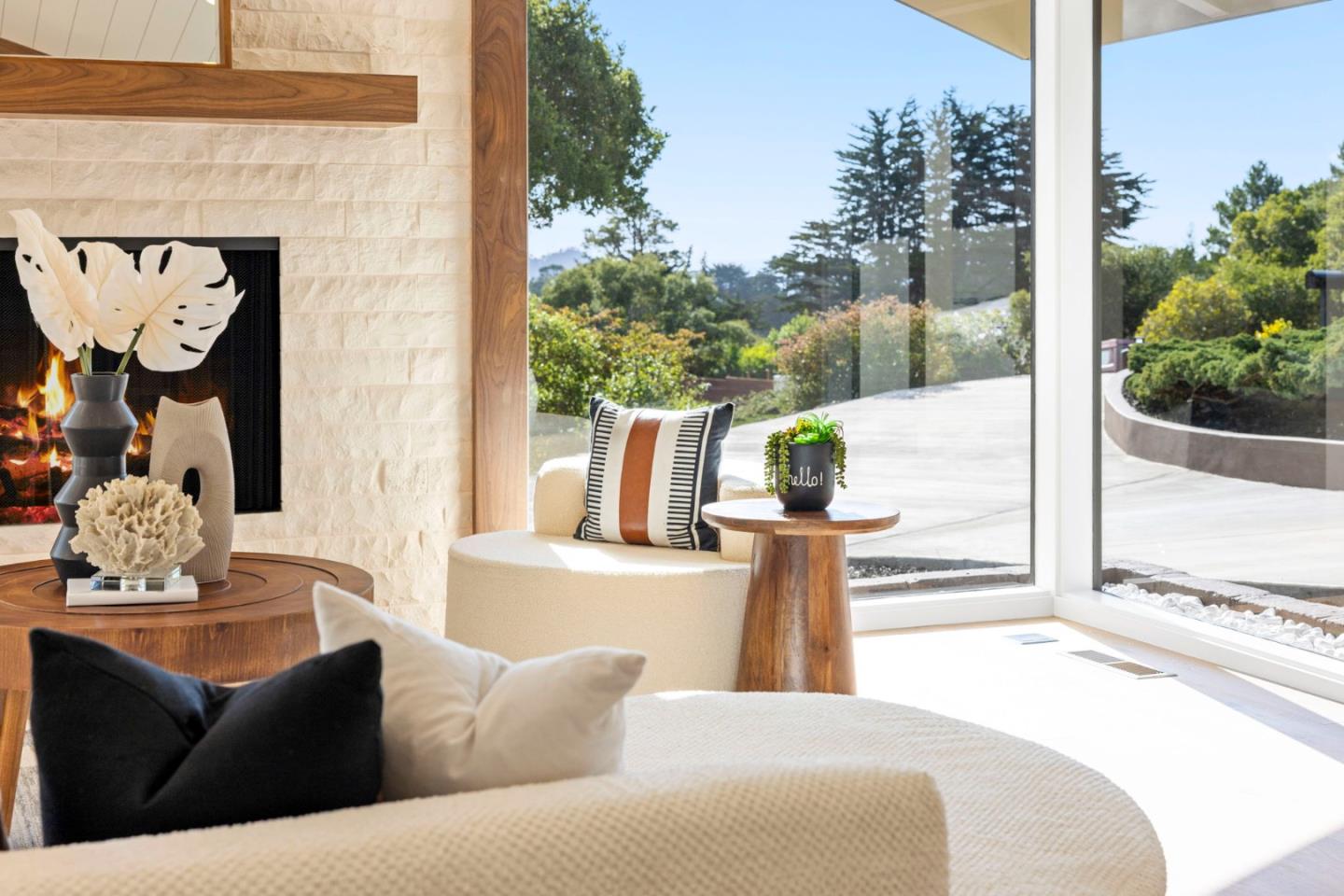 Detail Gallery Image 10 of 59 For 25805 Carmel Knolls, Carmel,  CA 93923 - 4 Beds | 2/1 Baths