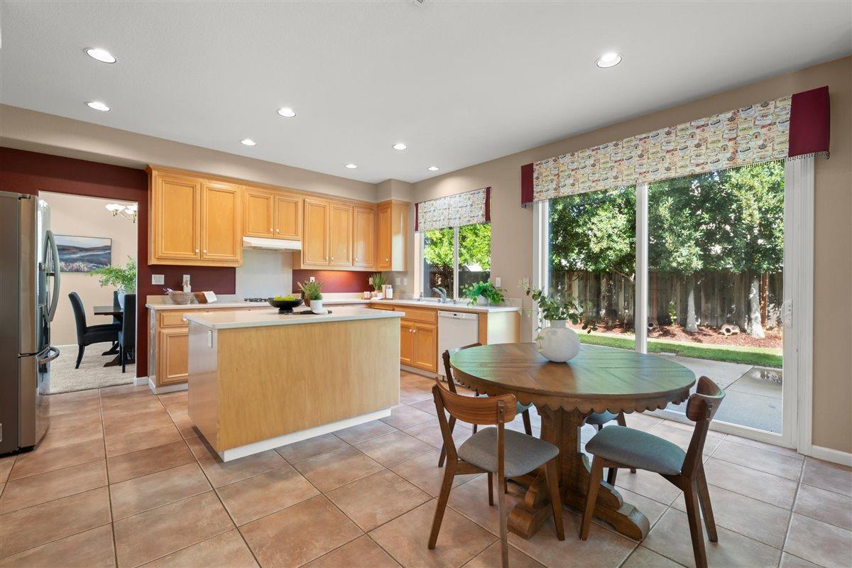 Detail Gallery Image 16 of 57 For 1469 Goshawk Ct, Gilroy,  CA 95020 - 4 Beds | 3 Baths