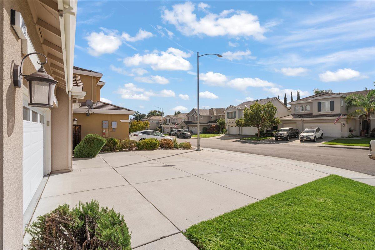 Detail Gallery Image 4 of 57 For 1469 Goshawk Ct, Gilroy,  CA 95020 - 4 Beds | 3 Baths