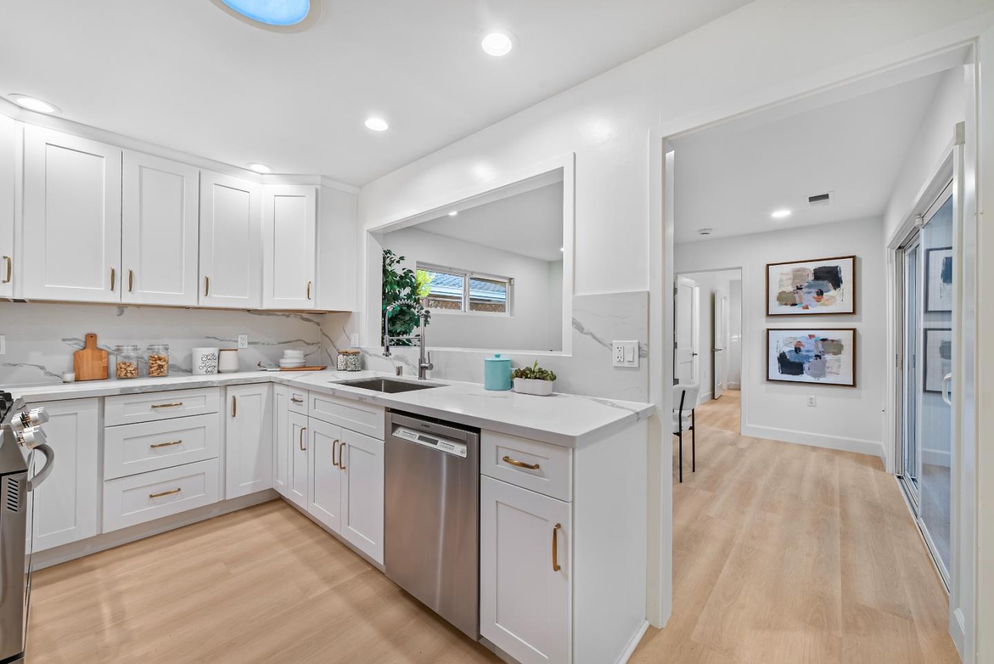 Detail Gallery Image 11 of 45 For 1013 Karen Way, Mountain View,  CA 94040 - 3 Beds | 2 Baths