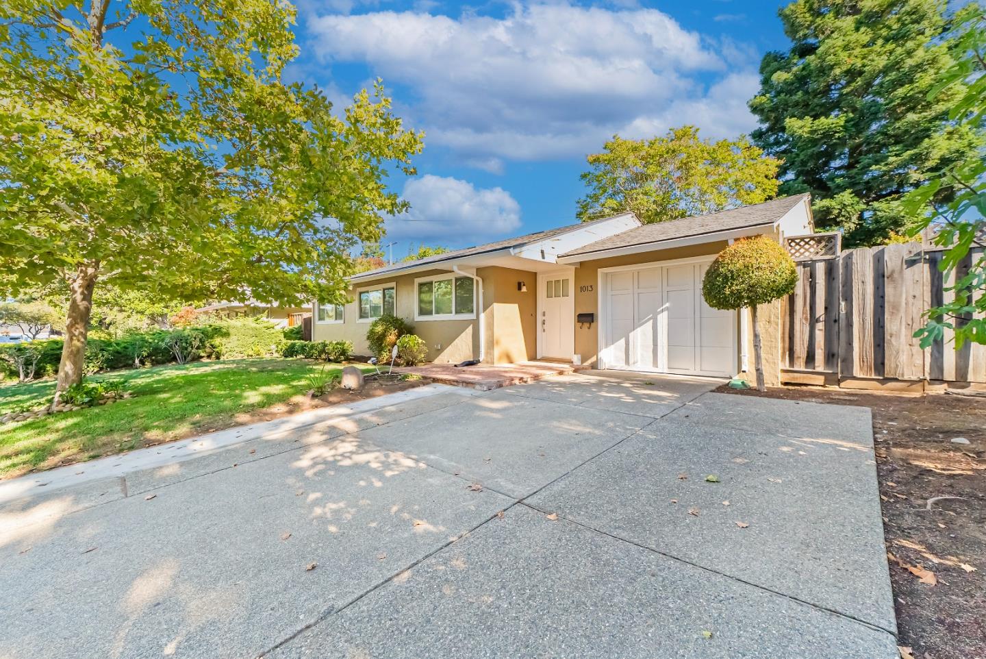 Detail Gallery Image 3 of 45 For 1013 Karen Way, Mountain View,  CA 94040 - 3 Beds | 2 Baths