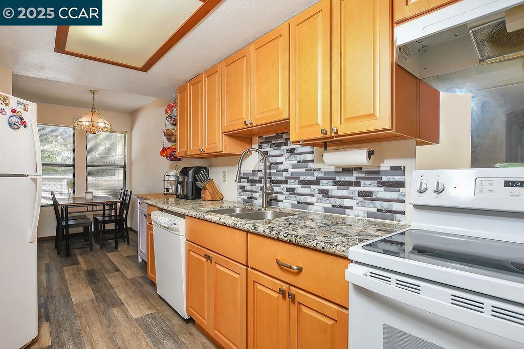 Detail Gallery Image 10 of 27 For 130 Creekside Ct, El Sobrante,  CA 94803 - 2 Beds | 2 Baths