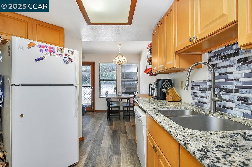Detail Gallery Image 11 of 27 For 130 Creekside Ct, El Sobrante,  CA 94803 - 2 Beds | 2 Baths