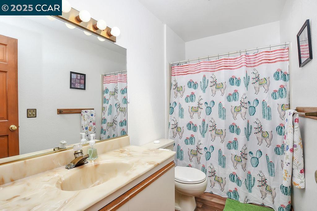 Detail Gallery Image 13 of 27 For 130 Creekside Ct, El Sobrante,  CA 94803 - 2 Beds | 2 Baths